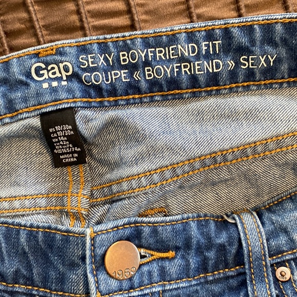 $9 CLEARANCE - Gap Sexy Boyfriend Fit Jeans - Picture 7 of 12